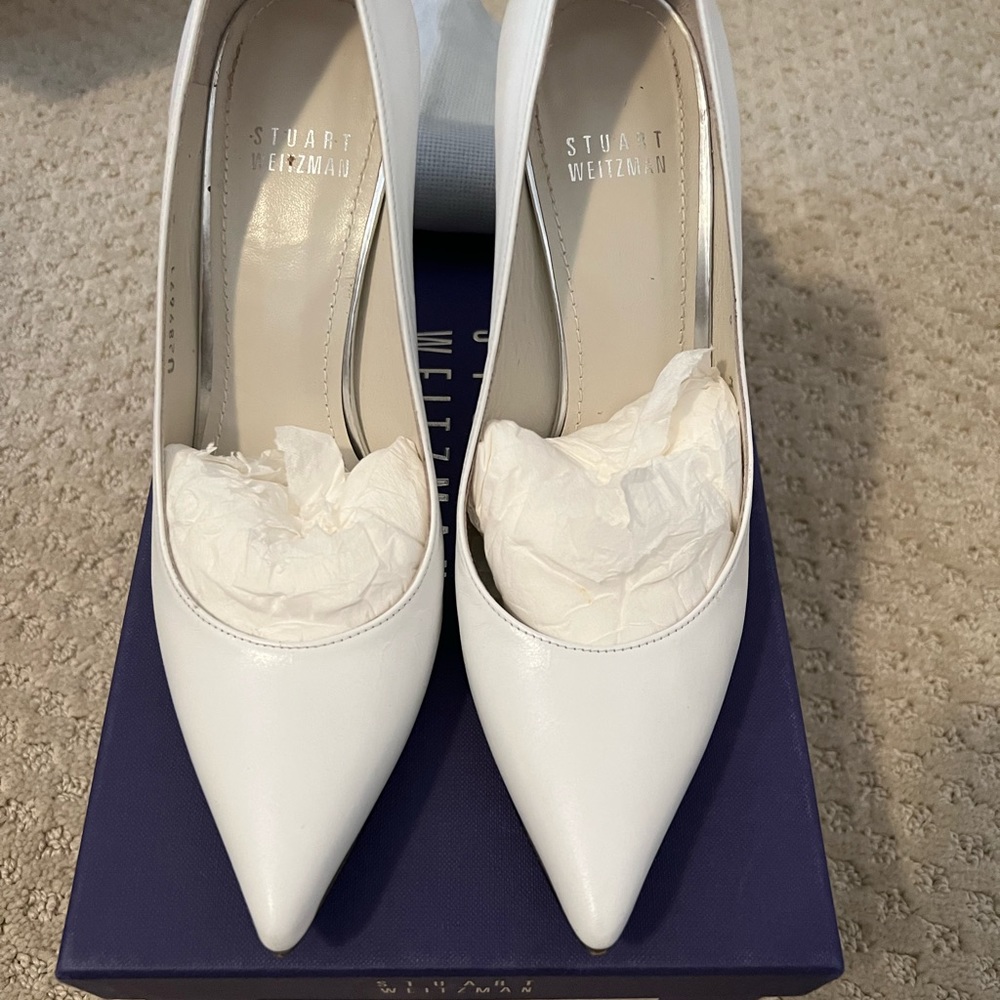 Stuart Weizmann White calf skin pumps. 3.75 inch heel